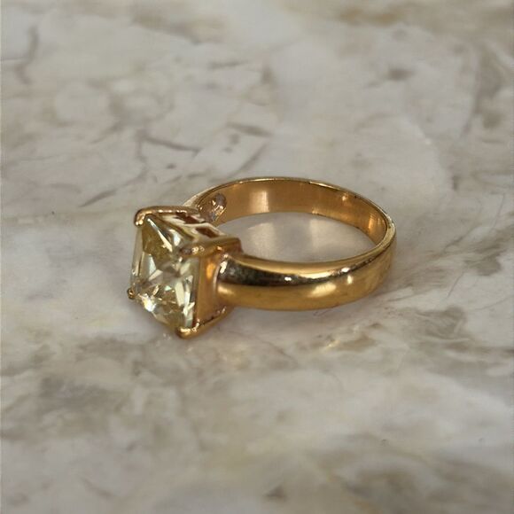2 Gold Tone Faux Stone Rings - Picture 9 of 13